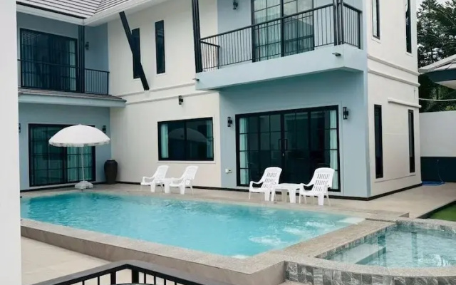 Level FIVE pool villa Pattaya