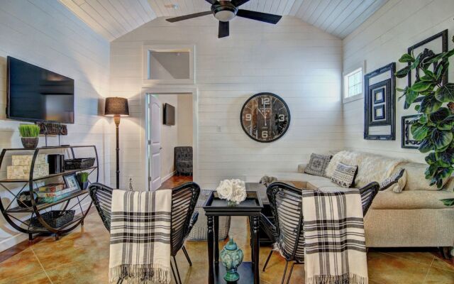 7th Sunrise 3 Bedroom Condo by RedAwning