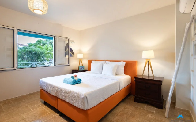 Beautiful condo with sea view