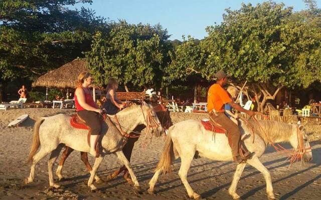 Playa Hermosa Ecolodge