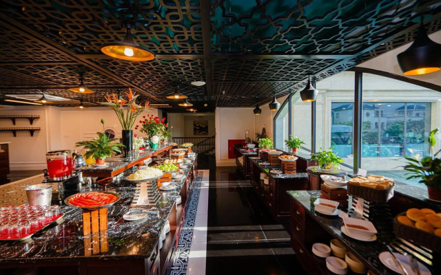 D'Lioro Hotel & Resort