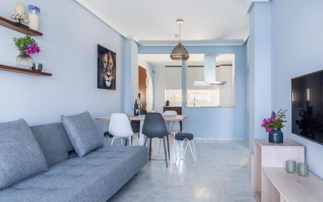 Apartment with spacious roof terrace and sea view