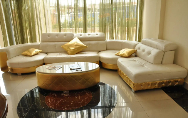 Five to Five Hotel
