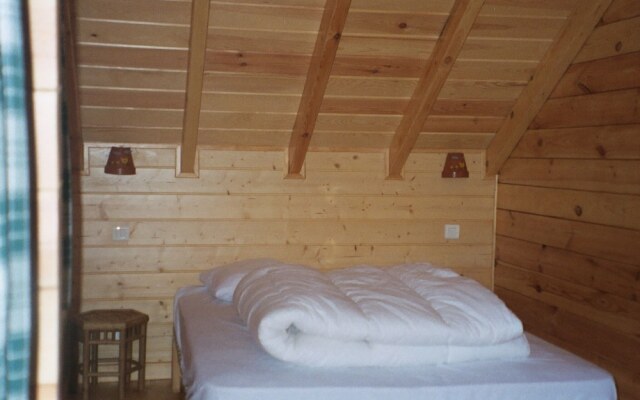 Wooden Chalet Close to Lake