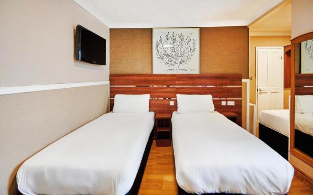 Huttons Hotel, Victoria London