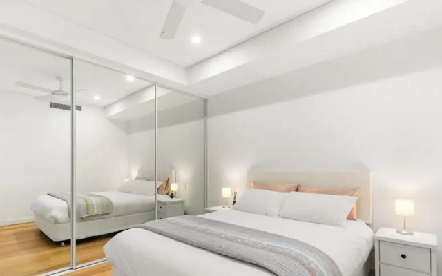 Central Stylish 1 Bedroom With Balcony and Air-con