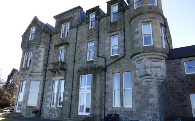 The Pipers No 7 Lomond Castle