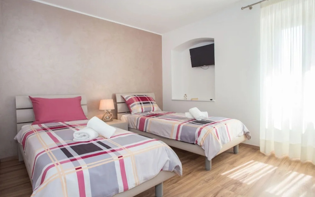 Modern and Tastefully Decorated Holiday Home With Garden, Near Porec and the Beach - Cottages_and_Houses in Porec - Photo 3