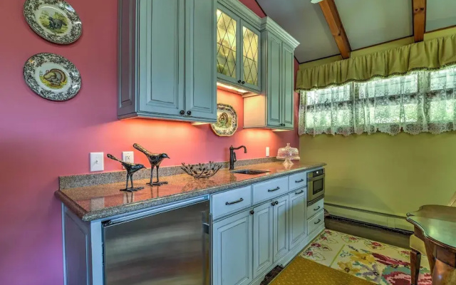 Charming Blue Ridge Cottage w/ Stunning Views!
