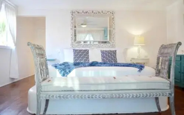 Beach House Larimar