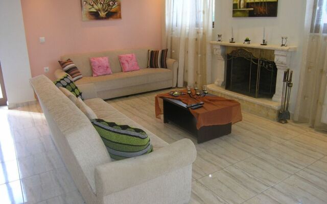 Dimosthenis Villas
