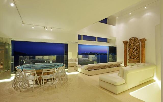 Luxurious Oceanfront Penthouse with Private Pool