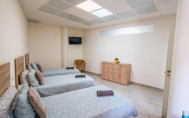 El Puente Holiday Home I- Airport 8,1K