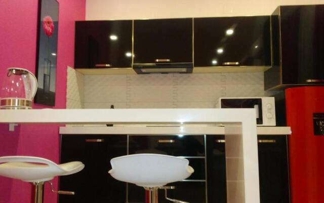 Pink Apartment near Airport