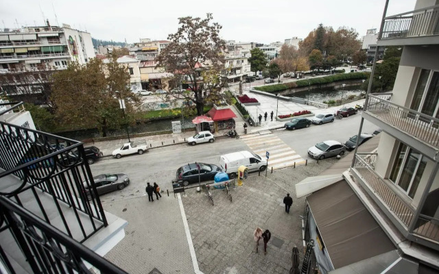 Trikala River House