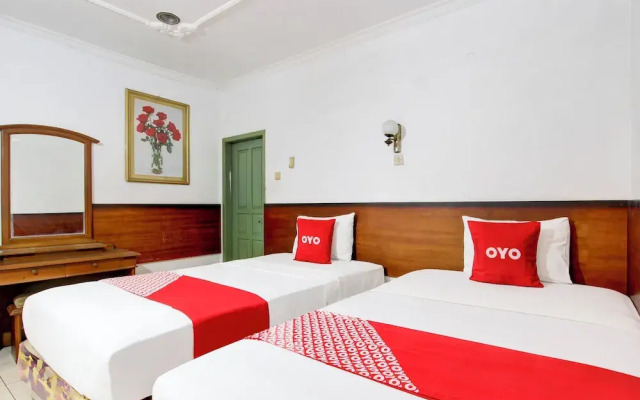 OYO 94082 Hotel Gurita