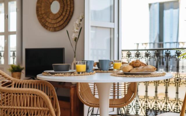 Hostly Rivero 2A Center loft-Fibre-communal terrace-Parking Optional-CLess