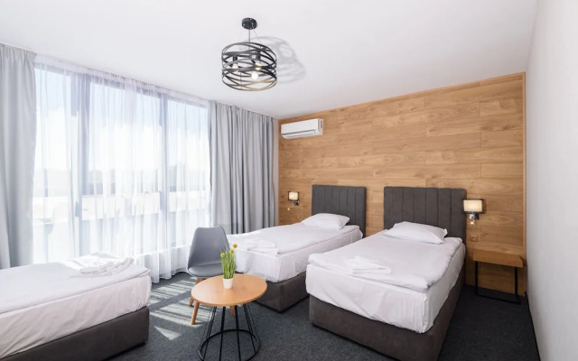 Avenue Deluxe