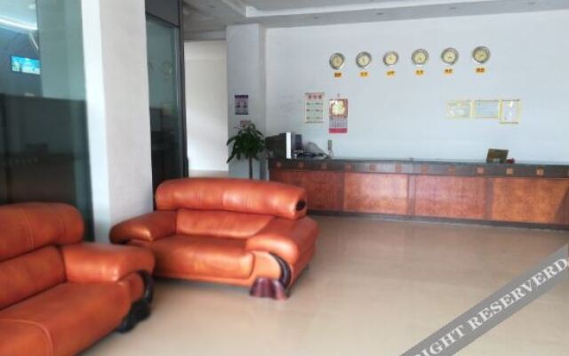 Longxing Business Hotel (Yangchun Railway Station Branch)