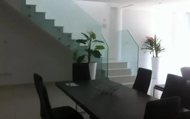 Seaview Penthouse 3B