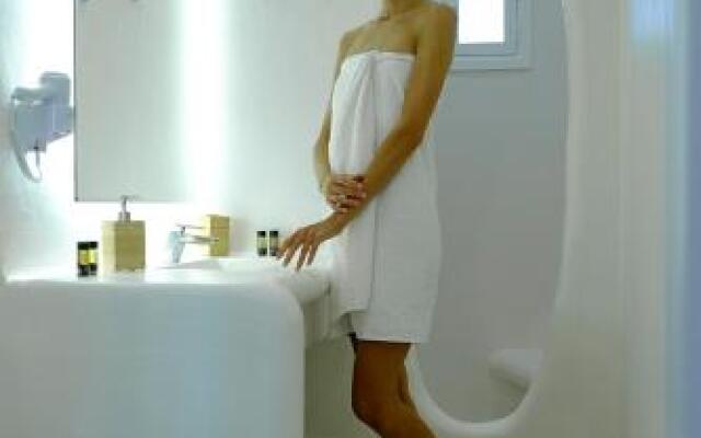 Plaka Suites