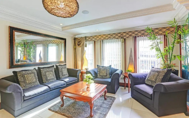 Townhouse Oak VIP Suites