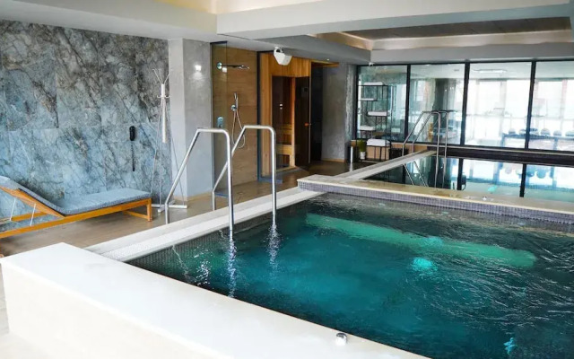 Aniroc Signature Hotel