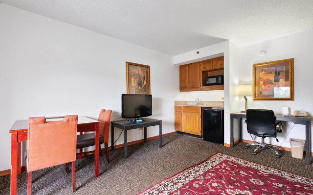 Chicago Club Inn Suites
