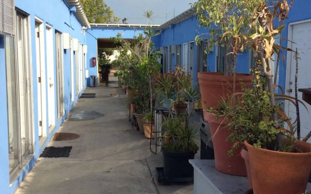 Pavilions Motel