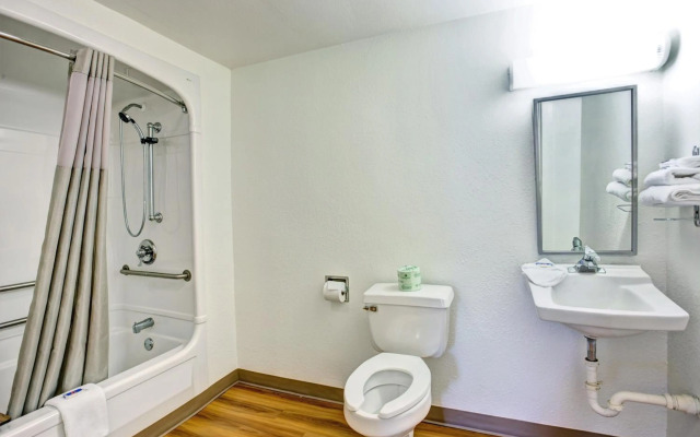 Travelodge by Wyndham Fayetteville