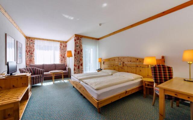 ROBINSON AROSA - Adults only