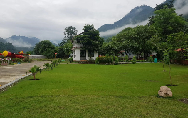 Balaut Camp - Resort