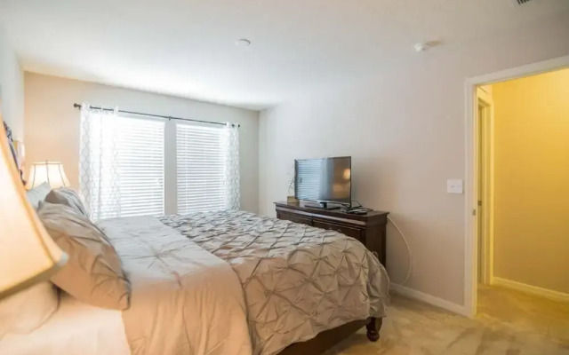 5135 Compass Bay