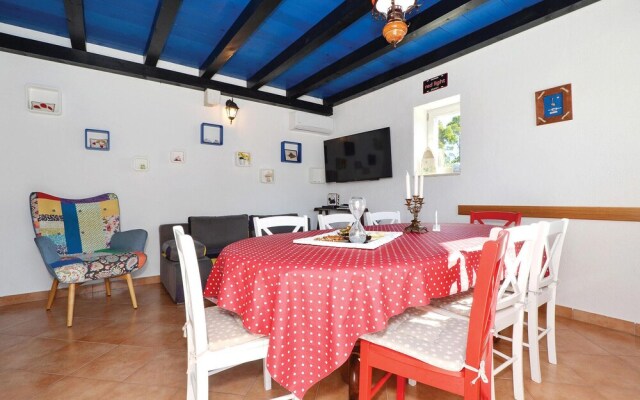 Beautiful Home in Zedno With Wifi and 4 Bedrooms