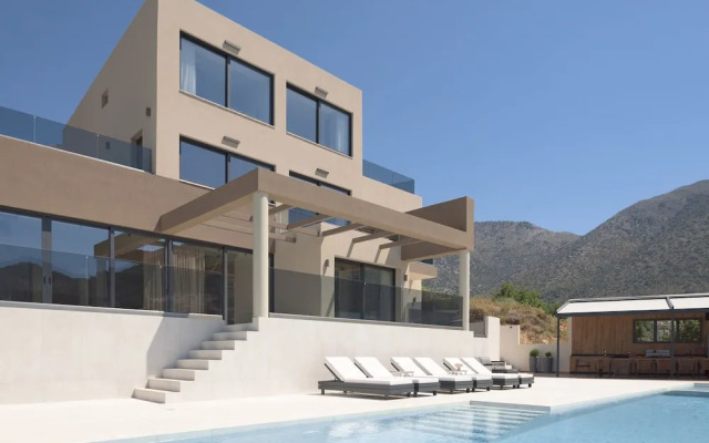 Luxurious Villa Dias With Tennis Court by Estia