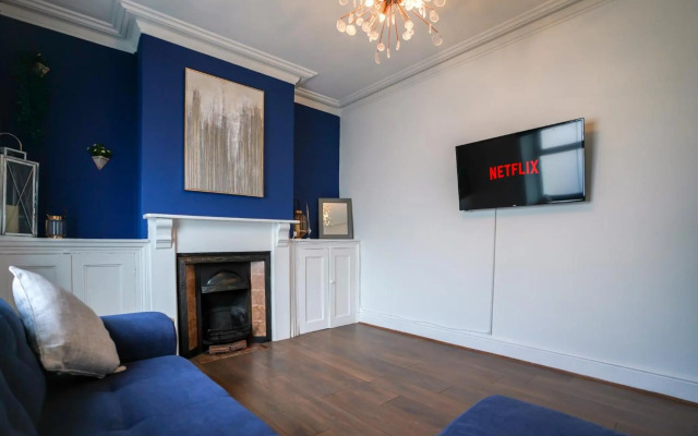 Planet St - Whole House with Parking