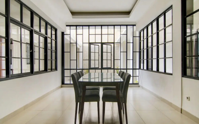 The Shine Residence by OYO Rooms