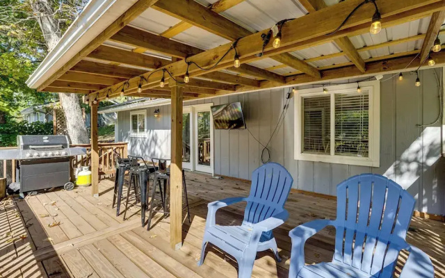 Lakefront Fun in Sunrise Beach! Pet-friendly Home!