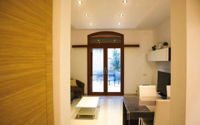 Peaceful Home With hot tub and 2 Communal Pools