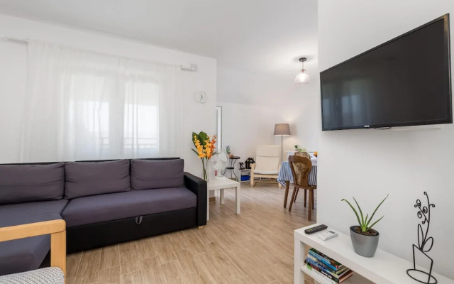 Beautiful Apartment in Vlasici With 1 Bedrooms and Wifi