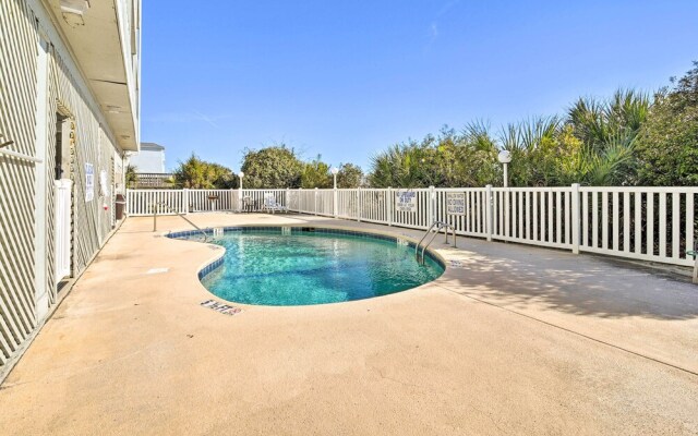 On-the-beach Escape: Oceanfront in Surfside!