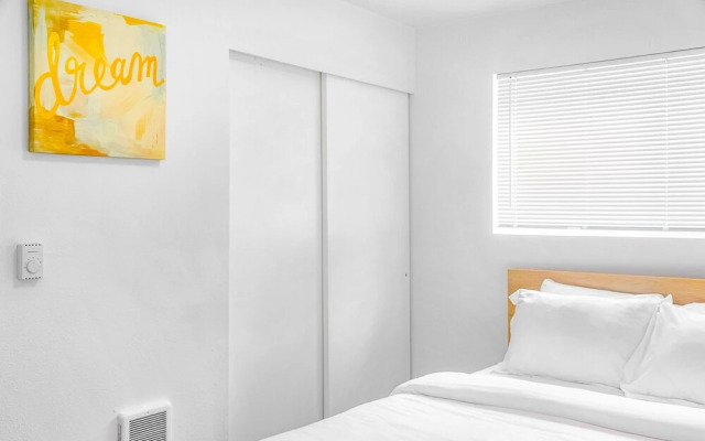 Seattle Cloud 2BR Prime Location