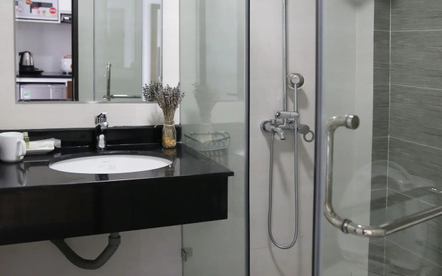 V House 6 Serviced Apartment