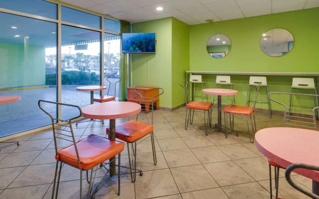 Beal House Fort Walton Beach, Tapestry Collection by Hilton