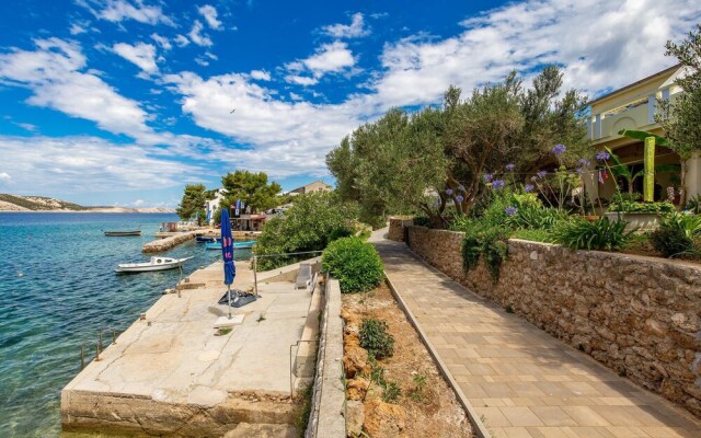 Beautiful Apartment in Stara Novalja With 2 Bedrooms and Wifi