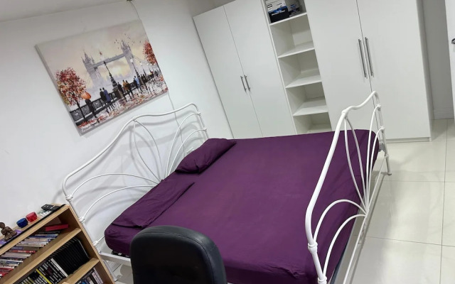 Separate One Bedroom Large Apartment in Slough