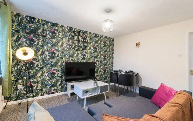 Spacious 3-bedroom Apartment w/ Private Garden