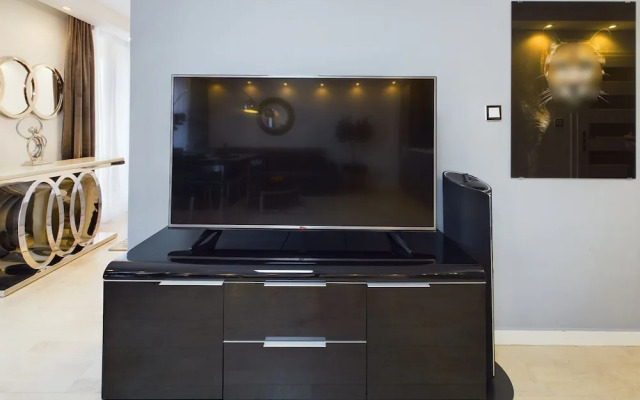 Apartment With Parking by Renters