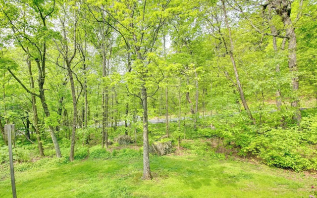 Second-floor Condo w/ Community Pool Access!