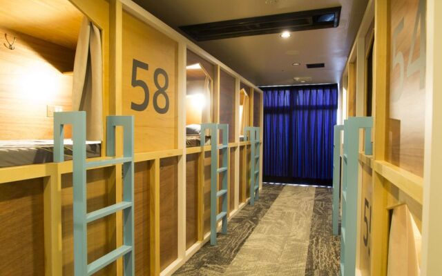 Comics & CapsuleHotel COMICAP kyotoshinkyogoku